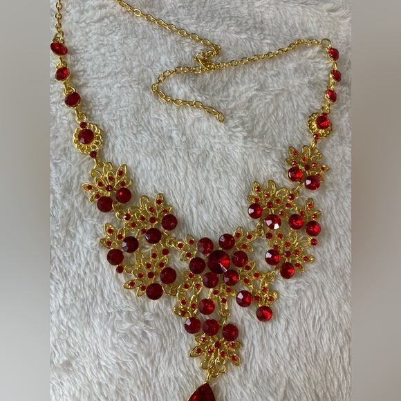 Gold Tone Necklace with‎ Red Stones - Picture 4 of 6